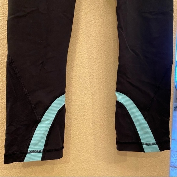 LULULEMON Women Turquoise and Black Cropped Pants Size 4-Fit Small - Picture 3 of 10